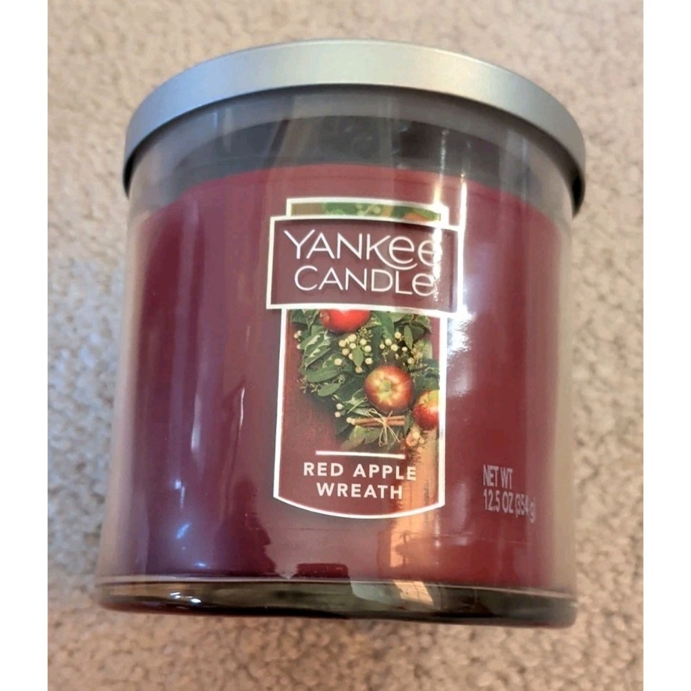 Yankee Candle Red‎ Apple Wreath Medium 2-Wick Tumbler Jar 12.5 oz
